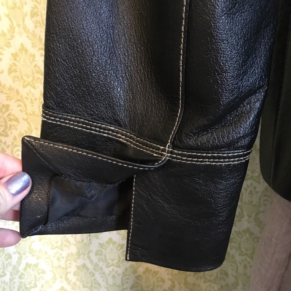 Bagatelle black leather jacket - Picture 7 of 11